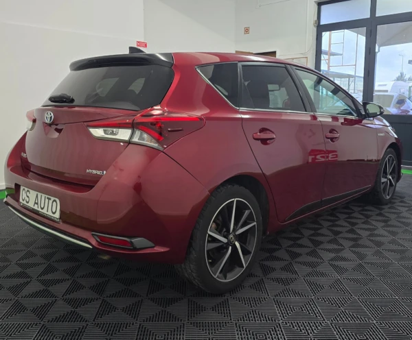 Toyota Auris 1.8 HSD Comfort +P.Techno+P.Sport 4