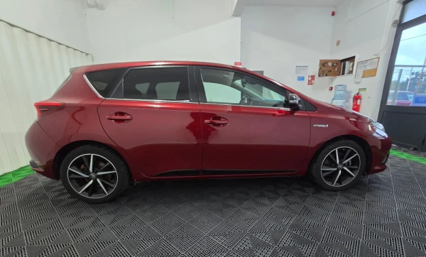 Toyota Auris 1.8 HSD Comfort +P.Techno+P.Sport 5