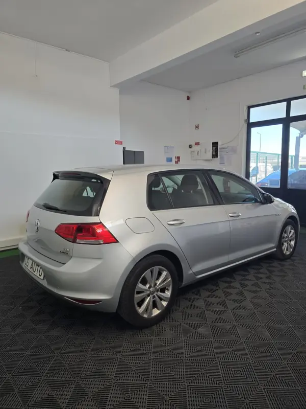 Volkswagen Golf 1.6 TDi Highline 4