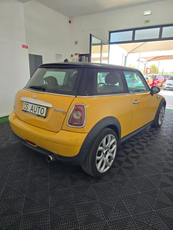 MINI 3 Portas Cooper D 4