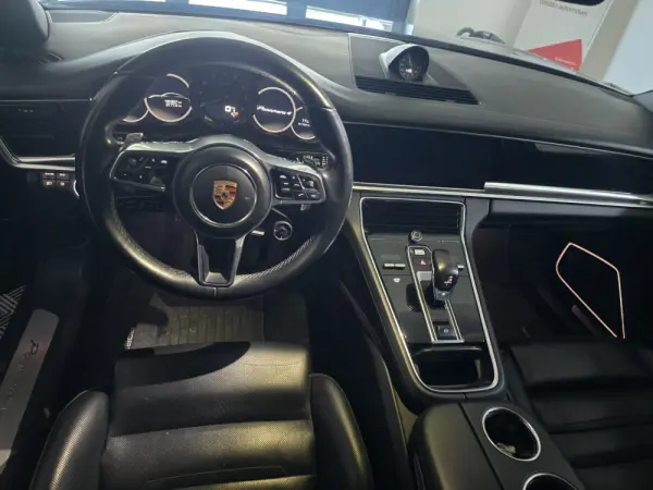 Porsche Panamera 4 E-Hybrid Executive 6