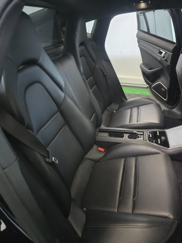 Porsche Panamera 4 E-Hybrid Executive 12