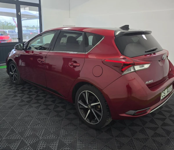 Toyota Auris 1.8 HSD Comfort +P.Techno+P.Sport 3