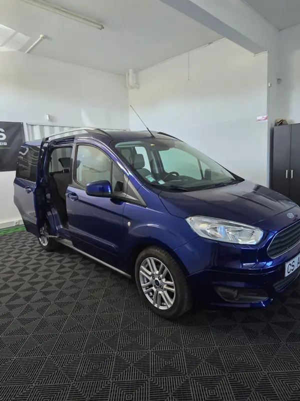 Ford Tourneo Courier 1.0 EcoBoost Titanium 5