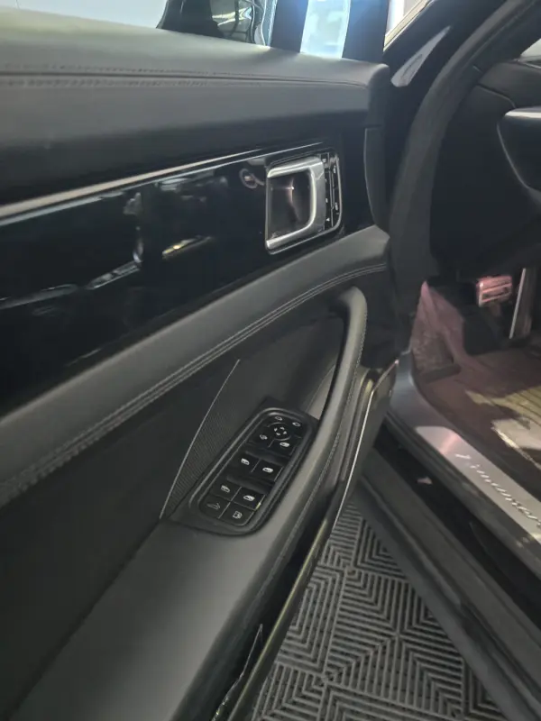 Porsche Panamera 4 E-Hybrid Executive 10