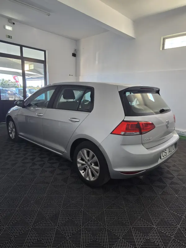Volkswagen Golf 1.6 TDi Highline 3