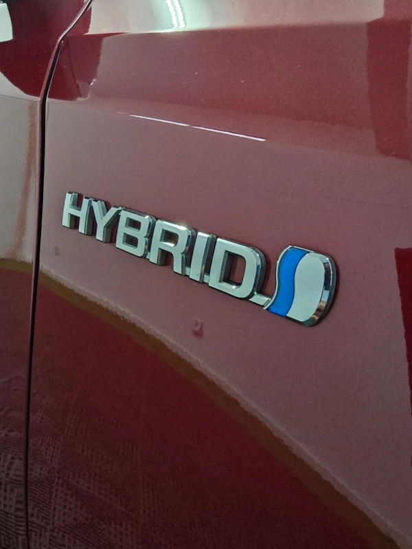 Toyota Auris 1.8 HSD Comfort +P.Techno+P.Sport 6