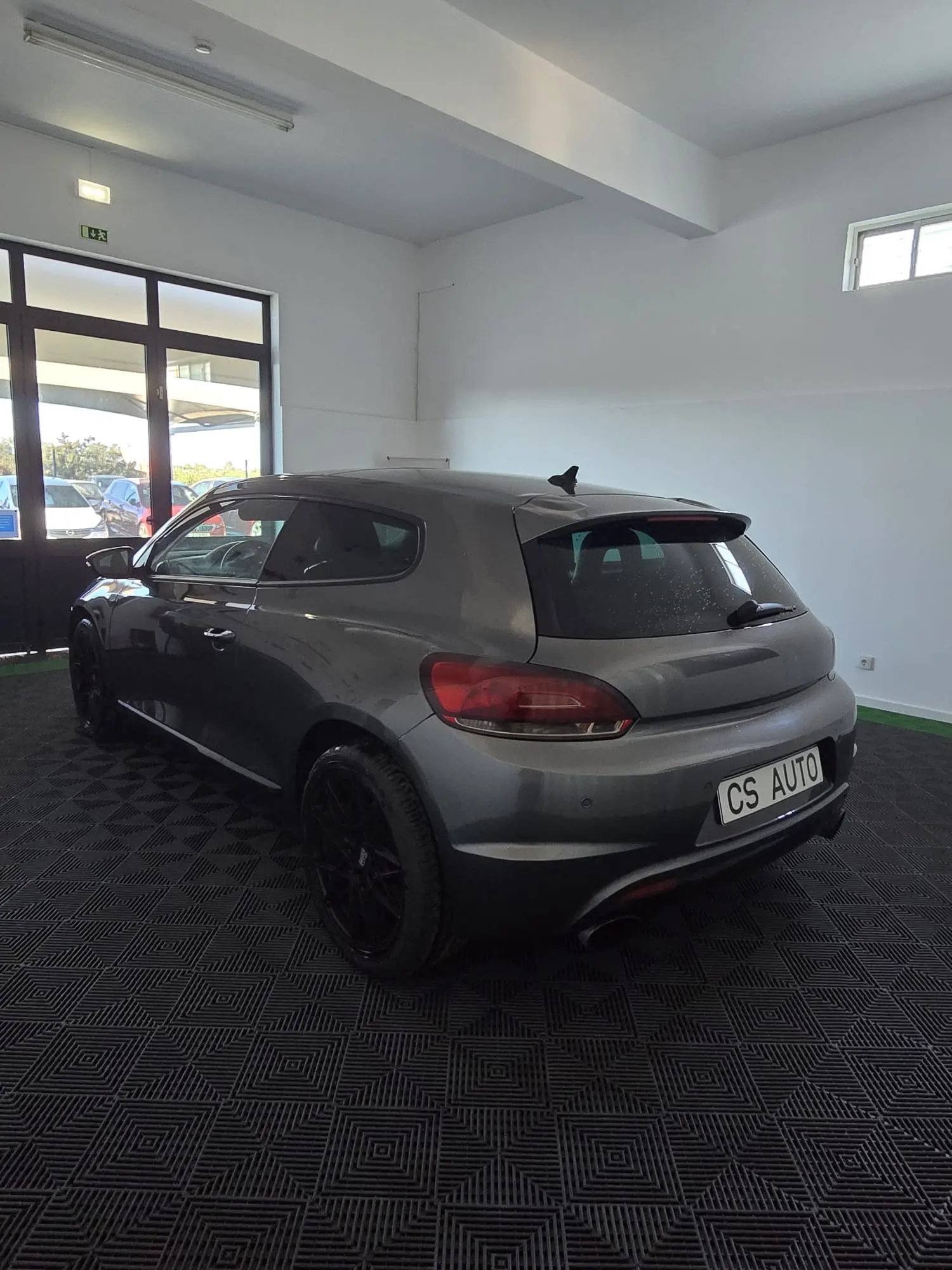 Volkswagen Scirocco 2.0 TDI R-Line 2