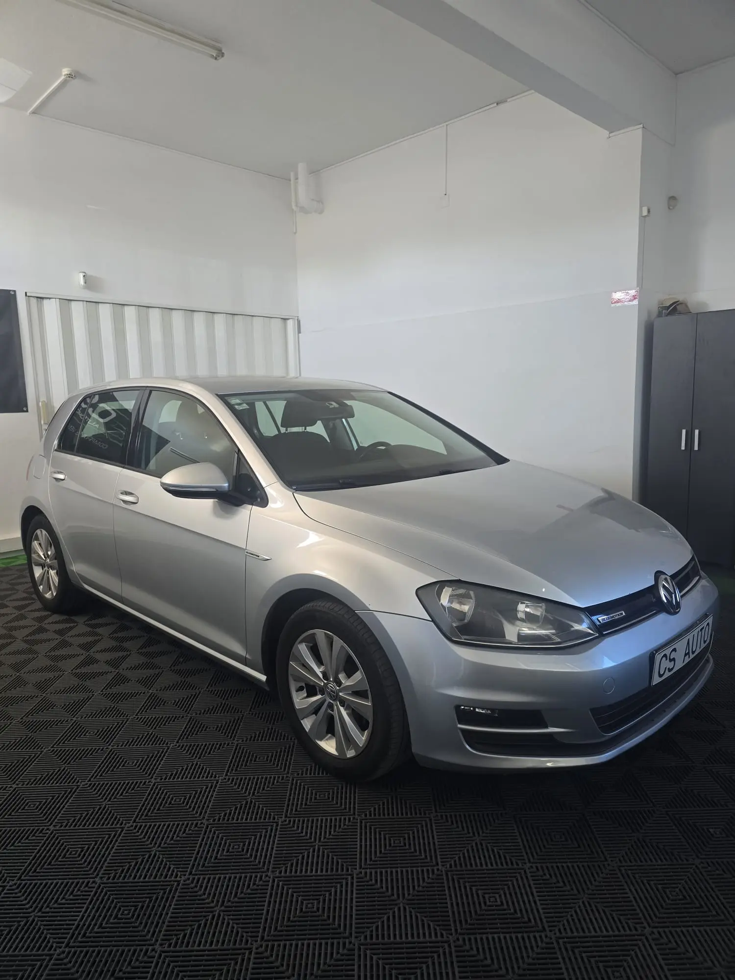 Volkswagen Golf 1.6 TDi Highline 2