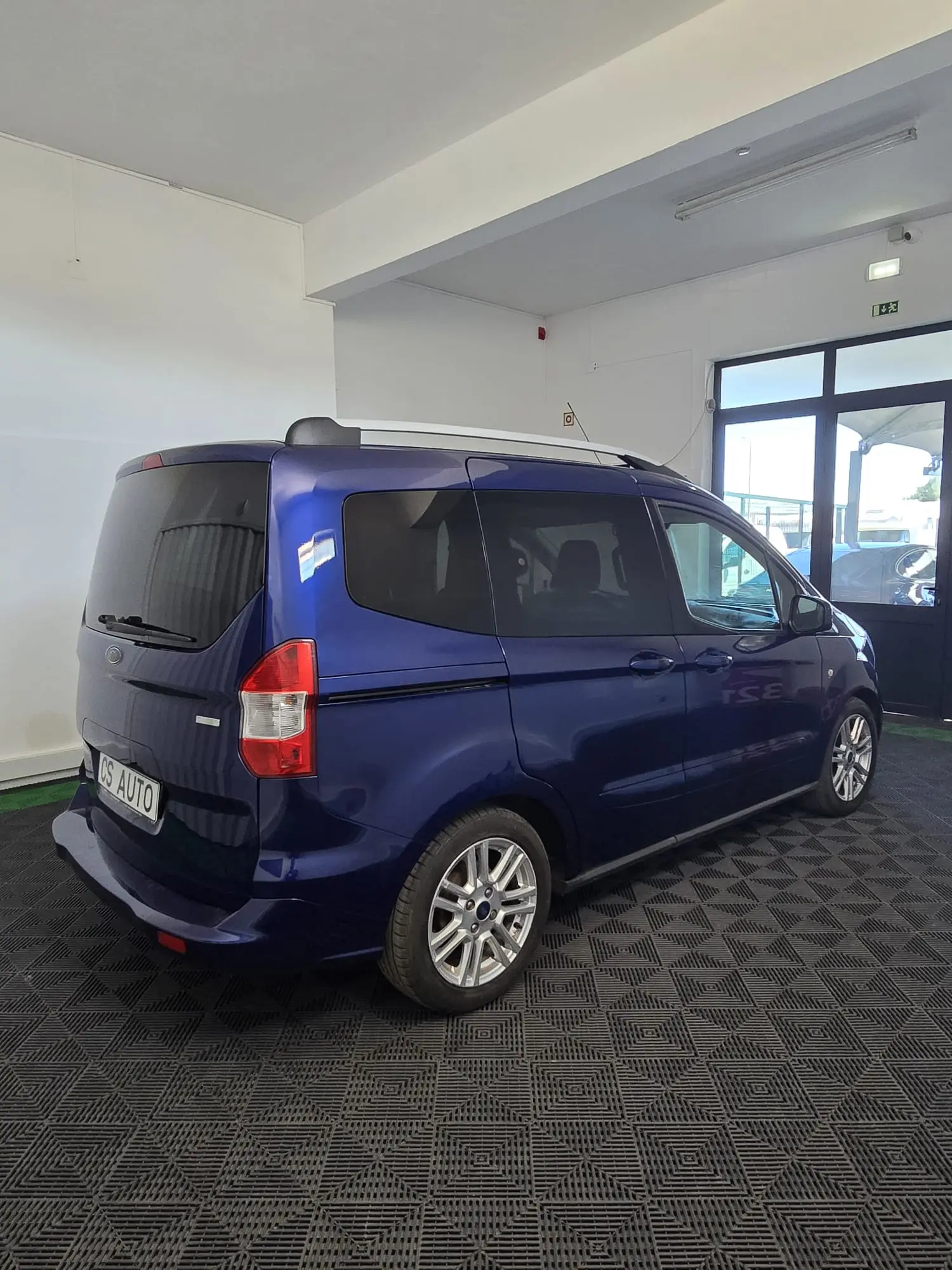 Ford Tourneo Courier 1.0 EcoBoost Titanium 3
