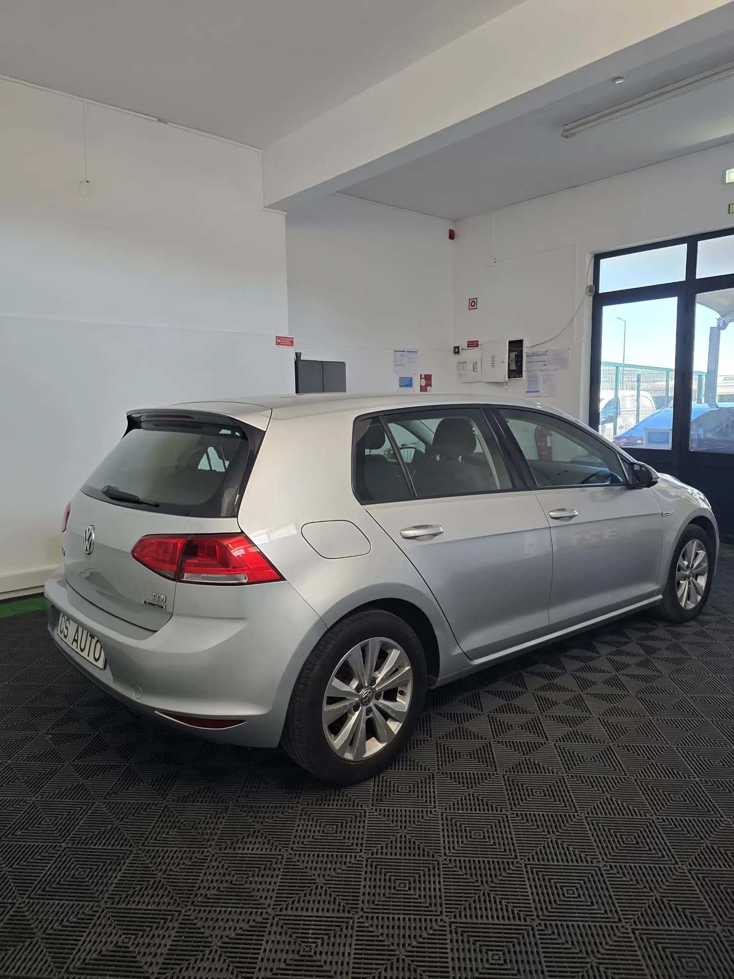 Volkswagen Golf 1.6 TDi Highline 4