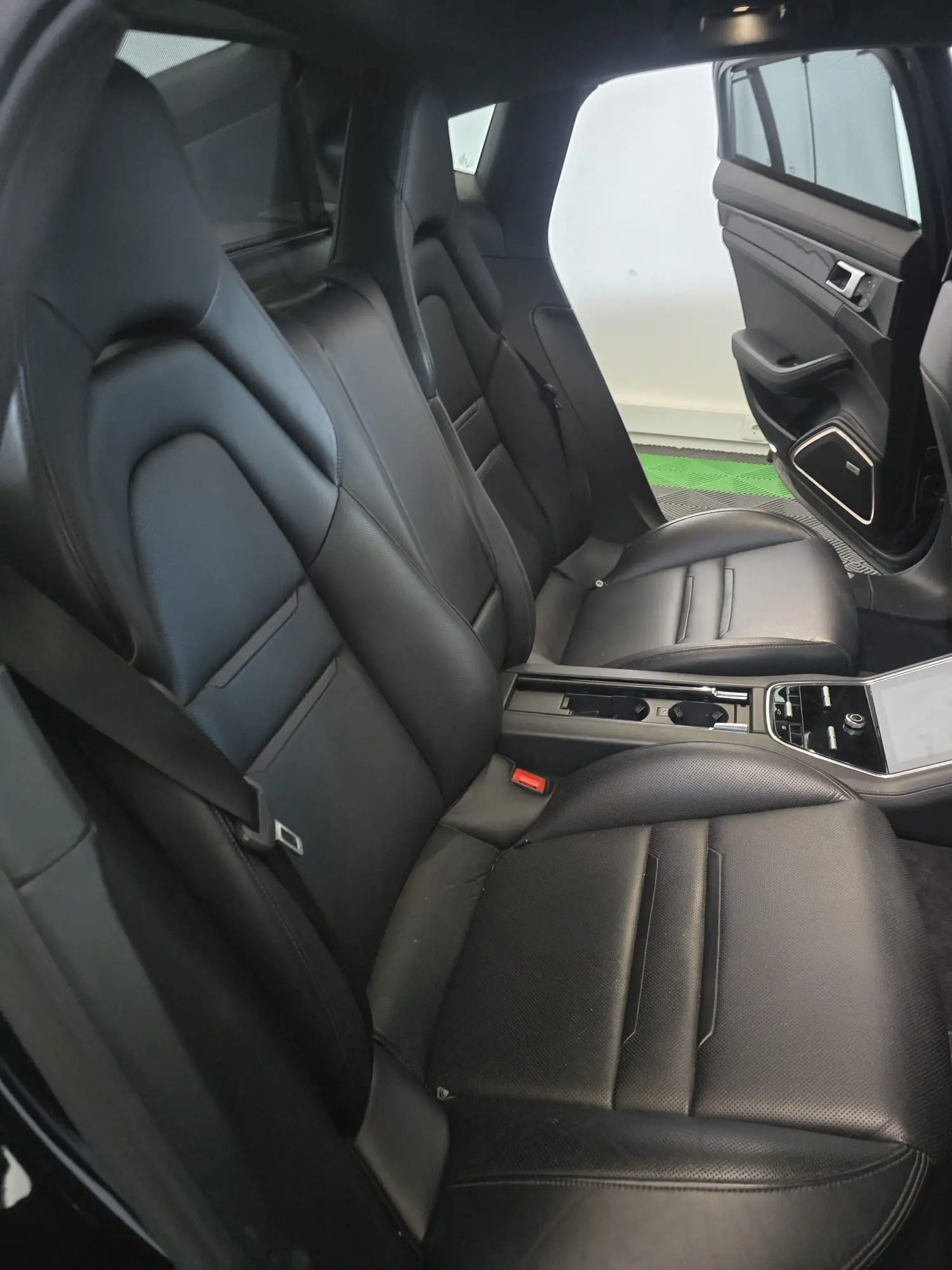 Porsche Panamera 4 E-Hybrid Executive 12