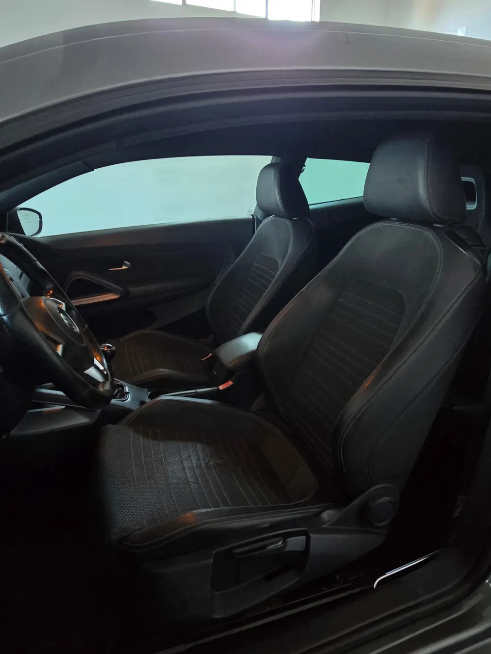 Volkswagen Scirocco 2.0 TDI R-Line 6