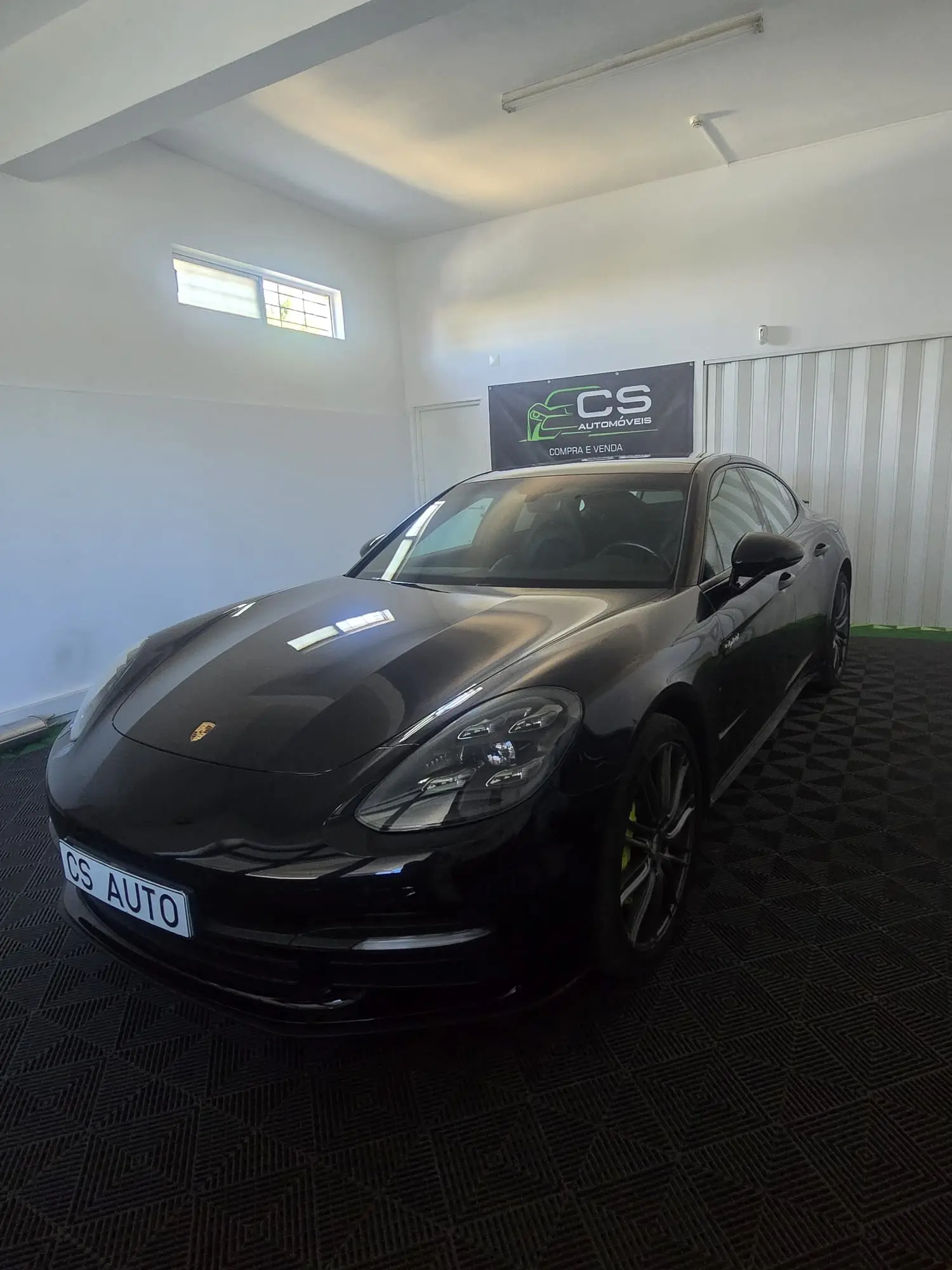 Porsche Panamera 4 E-Hybrid Executive 1