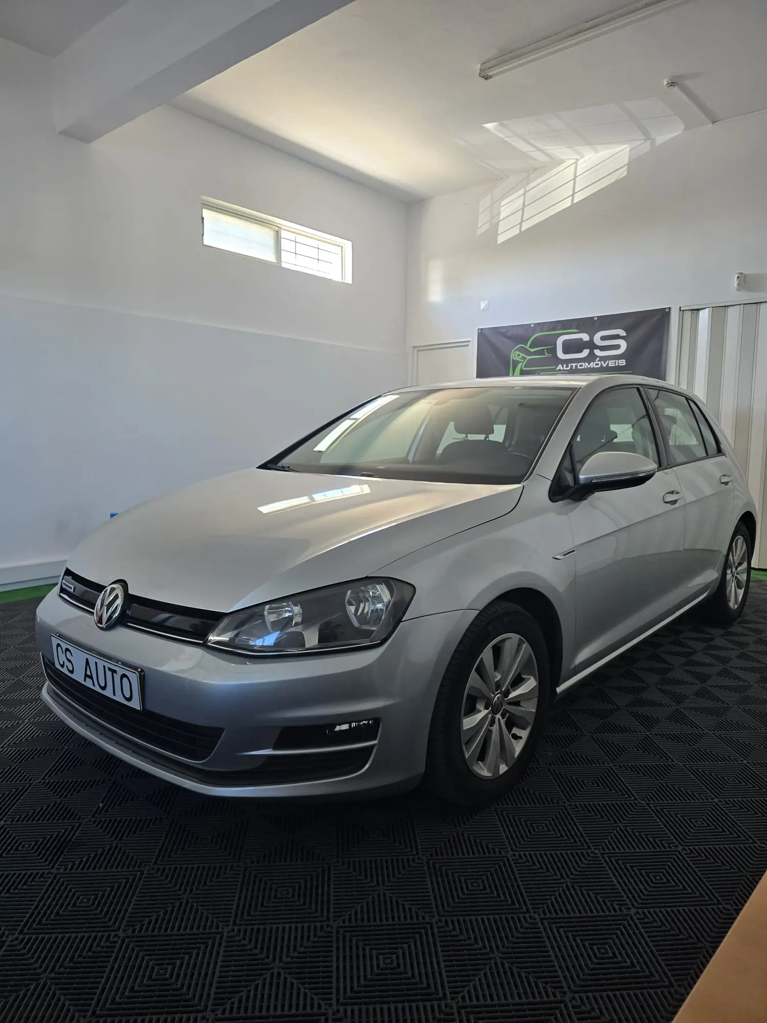 Volkswagen Golf 1.6 TDi Highline 1