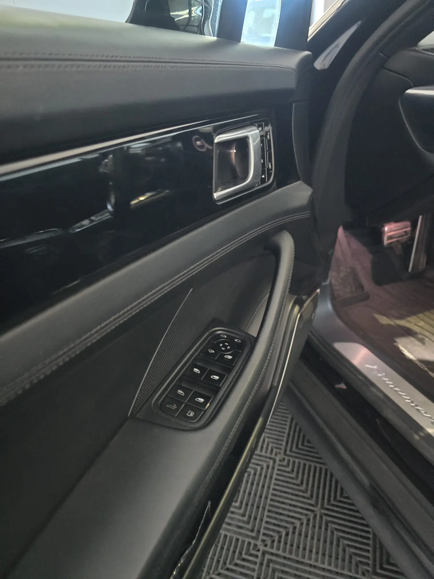 Porsche Panamera 4 E-Hybrid Executive 10