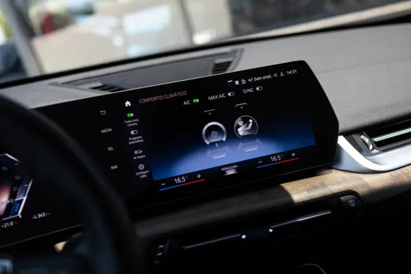 BMW iX1 xDrive30 xLine 10