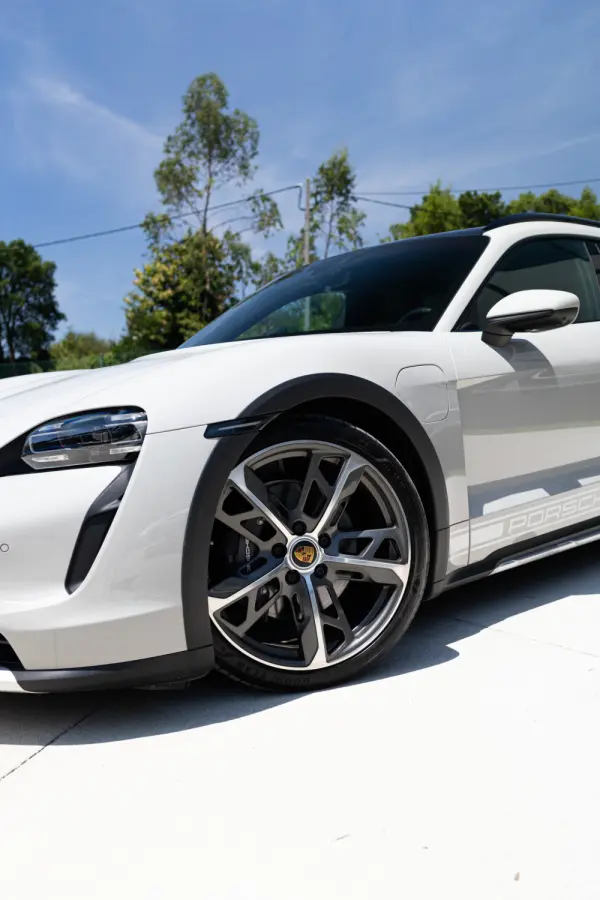 Porsche Taycan Cross Turismo 4 17