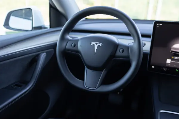 Tesla Model Y Long Range Dual Motor AWD 2