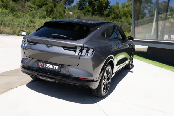 Ford Mustang Mach-E 75.7 kWh Premium AWD 6