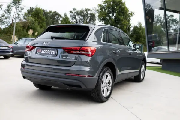 Audi Q3 45 TFSIe S tronic 5