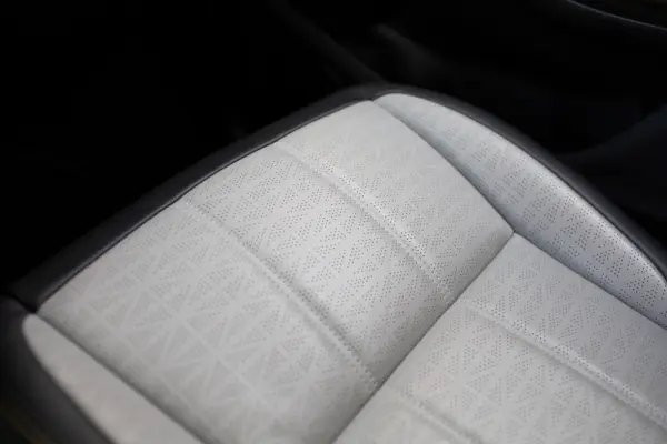 Land Rover Range Rover Evoque P300e R-Dynamic HSE 48