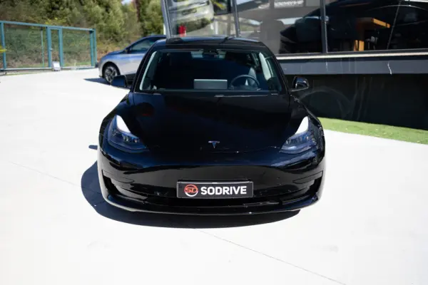 Tesla Model 3 Standard RWD 3