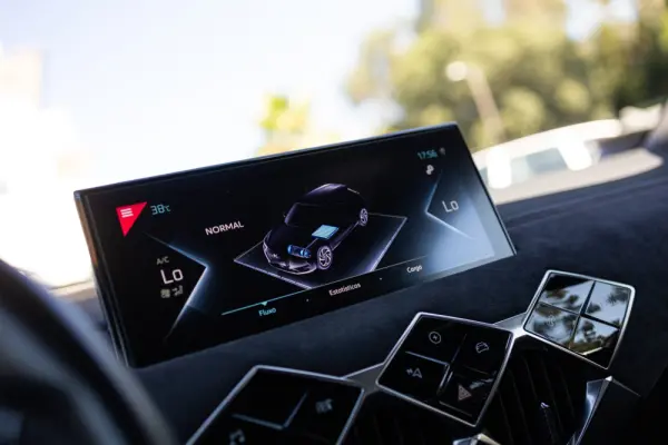 DS DS3 Crossback E-TENSE PERFORMANCE LINE + 24