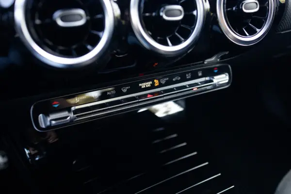 Mercedes-Benz CLA 250 e AMG Line 18