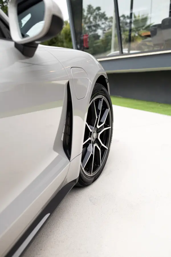 Porsche Taycan Sport Turismo Outro 51