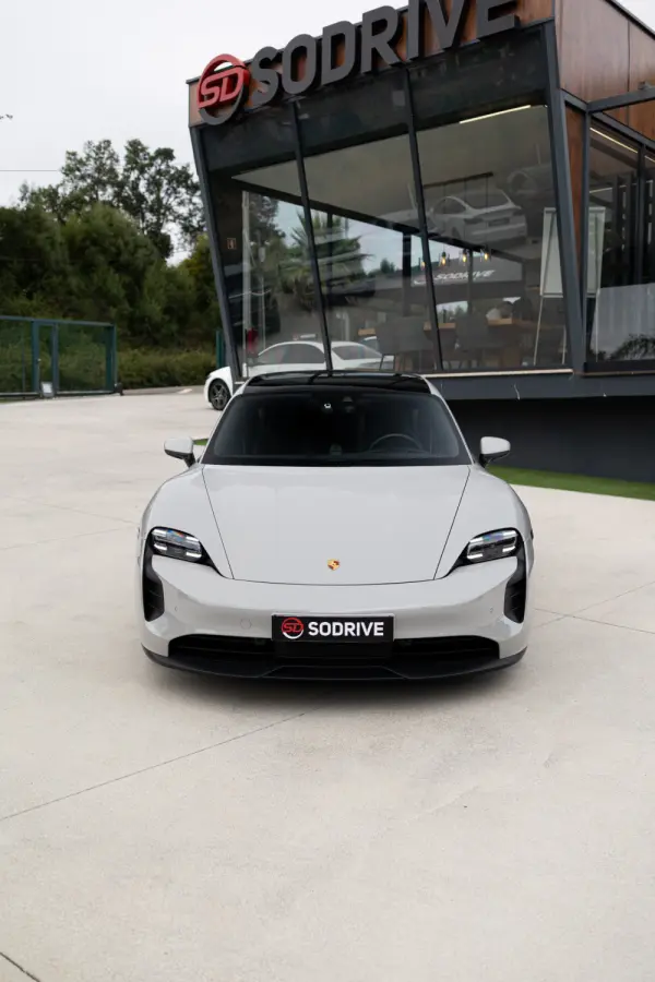 Porsche Taycan Sport Turismo Outro 22