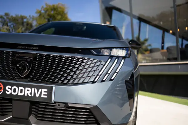 Peugeot E-3008 73 kWh Allure 12