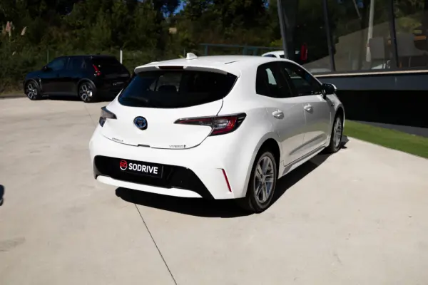 Toyota Corolla 1.8 Hybrid Active 23