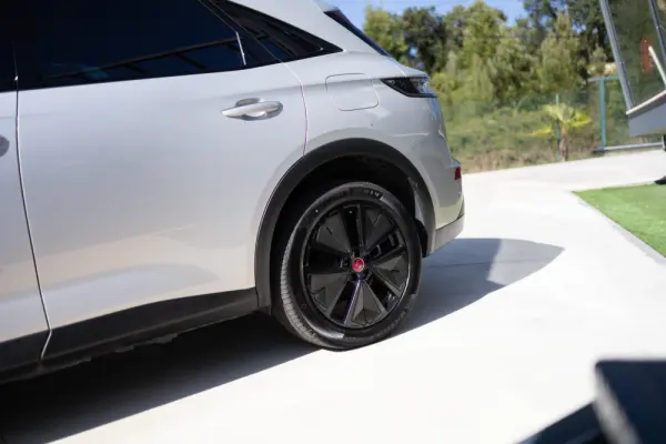 DS DS7 Crossback E-Tense Performance Line EAT8 15