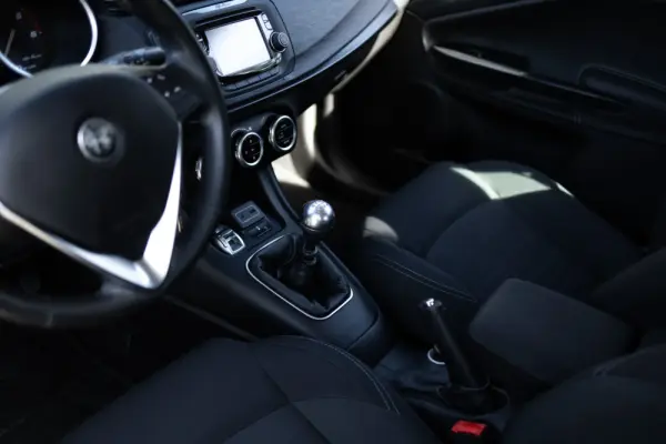 Alfa Romeo Giulietta 1.6 JTDM Exclusive J18 21