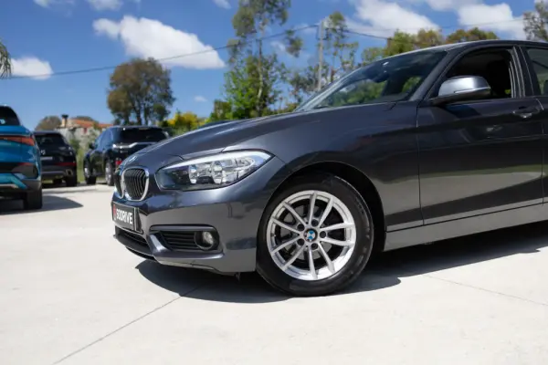 BMW 114 d Advantage 8