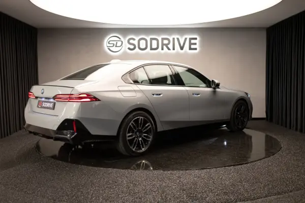 BMW 530 e Pack Desportivo M 4