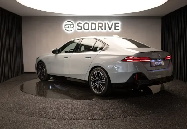 BMW 530 e Pack Desportivo M 44