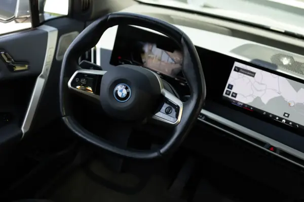 BMW iX xDrive 40 Pack Desportivo 28