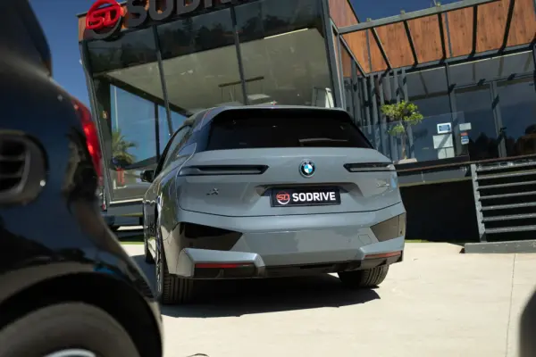 BMW iX xDrive 40 Pack Desportivo 42