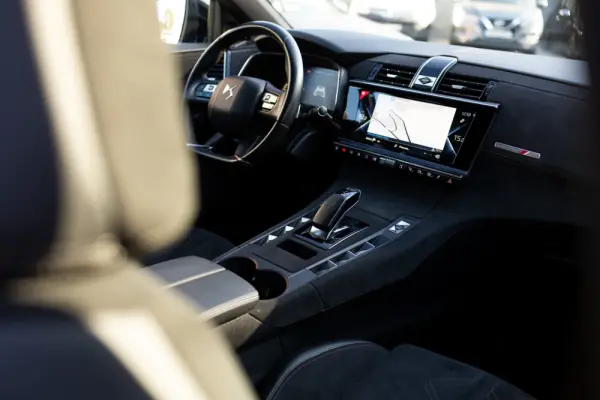 DS DS7 Crossback E-Tense Performance Line+ EAT8 25