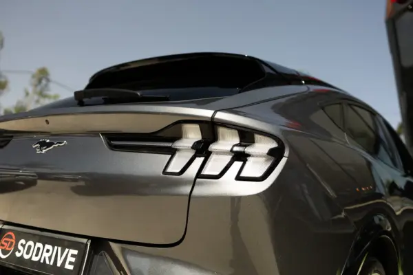 Ford Mustang Mach-E 75.7 kWh Premium AWD 29