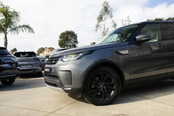 Land Rover Discovery 3.0 TD6 HSE Auto 18