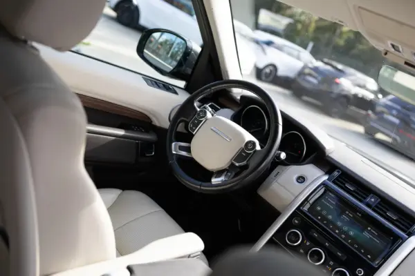 Land Rover Discovery 3.0 TD6 HSE Auto 30