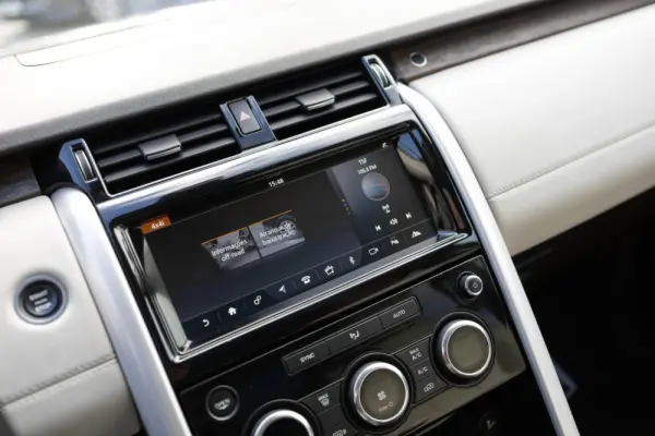 Land Rover Discovery 3.0 TD6 HSE Auto 39