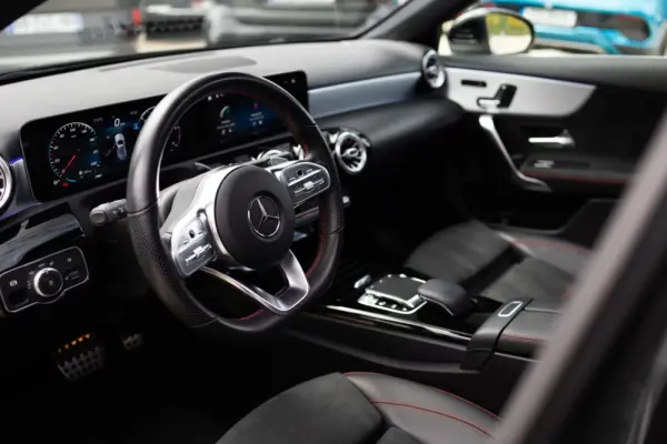 Mercedes-Benz A 180 d AMG Line Aut. 13