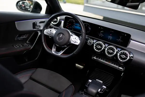 Mercedes-Benz A 180 d AMG Line Aut. 31