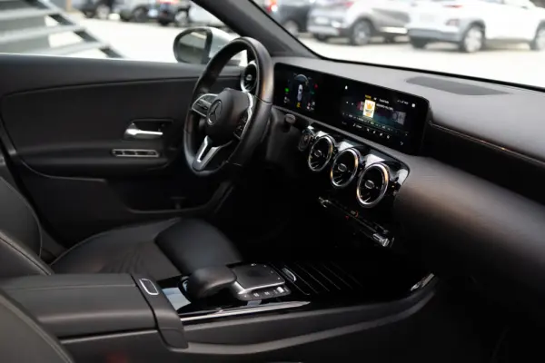 Mercedes-Benz A 250 e Progressive 17