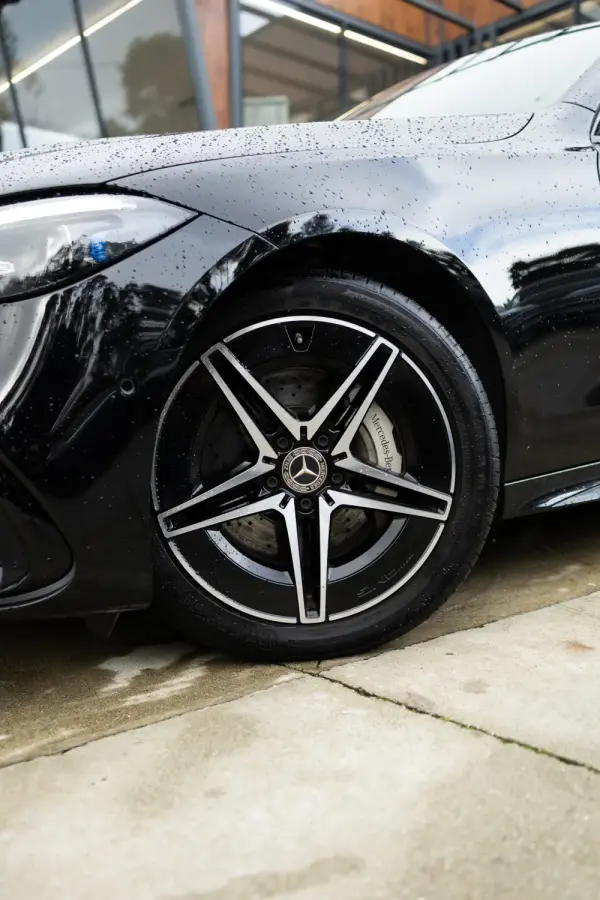 Mercedes-Benz C 300 e AMG Line 8