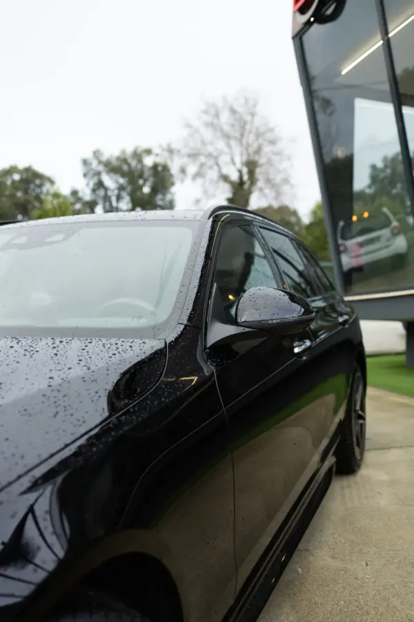 Mercedes-Benz C 300 e AMG Line 12